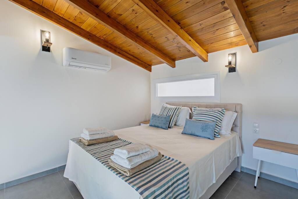 Sofia Suite, A Seafront Hideaway ! Pánormos Buitenkant foto