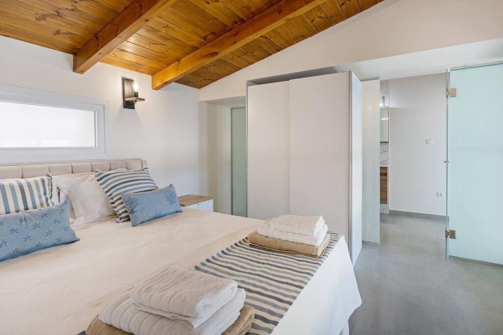 Sofia Suite, A Seafront Hideaway ! Pánormos Buitenkant foto